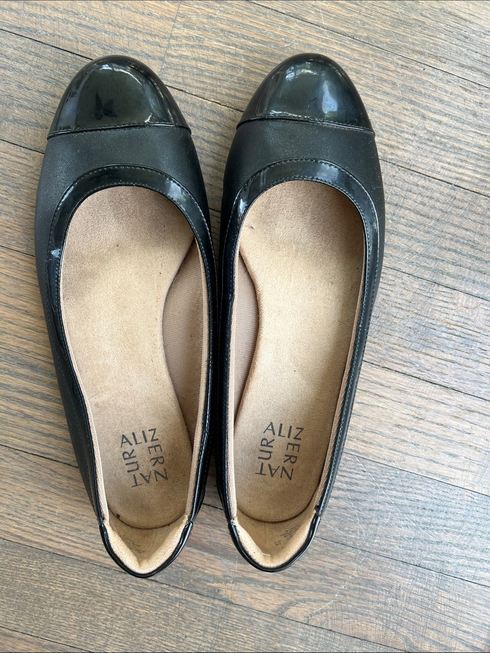 Naturalizer Black Cap-Toe Ballet Flats with Patent Trim Size 8.5